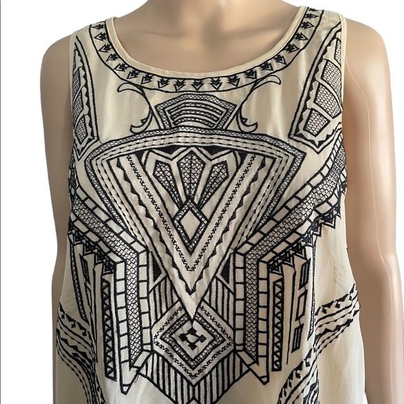 Buttons Black and Tan sleeveless embroidered mesh tanks size large - Picture 5 of 8